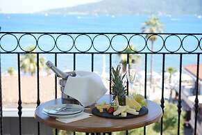 Aurasia SeaSide Hotel