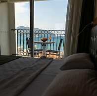 Aurasia SeaSide Hotel