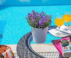 Aurasia SeaSide Hotel