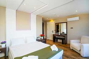 Aurasia SeaSide Hotel