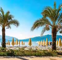 Aurasia SeaSide Hotel