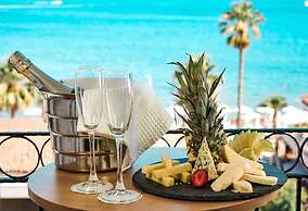 Aurasia SeaSide Hotel