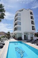 Aurasia SeaSide Hotel