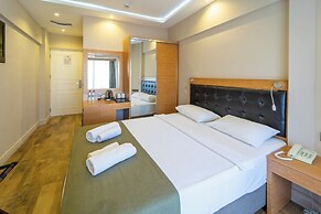 Aurasia SeaSide Hotel