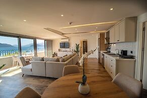 Aurasia SeaSide Hotel