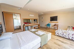 Aurasia SeaSide Hotel