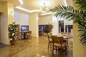 Aurasia SeaSide Hotel