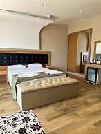 Aurasia SeaSide Hotel