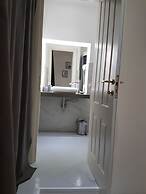 Chain Vatican Suites