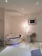 Chain Vatican Suites