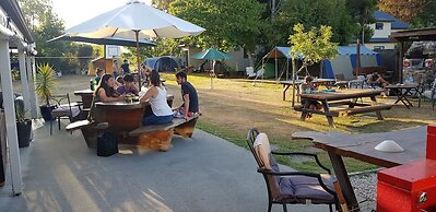 Happy Apple Backpackers