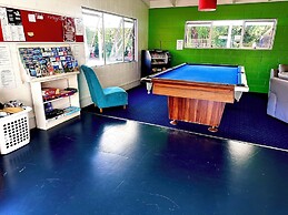 Happy Apple Backpackers