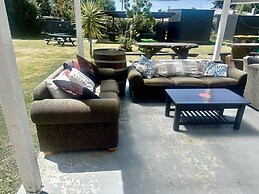 Happy Apple Backpackers