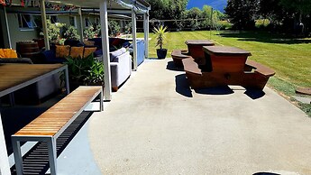 Happy Apple Backpackers