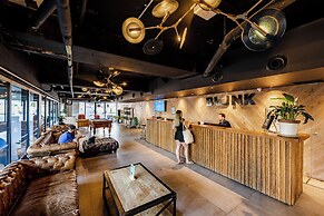 BUNK Surfers Paradise - International Backpacker Hostel