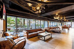 BUNK Surfers Paradise - International Backpacker Hostel