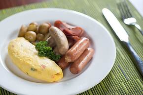 Bigland Hotel & Convention Sentul