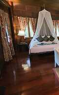 Baan Amphawa Resort & Spa
