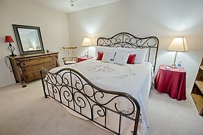 Bayou Place Home 2 Bedroom by The VIR Group