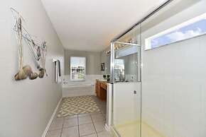 7767 The Windsor House 6 Bedroom by Florida Star