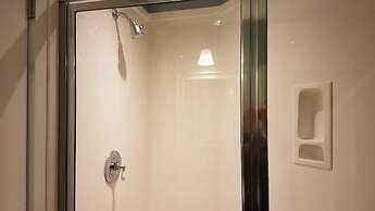 Waterscape 1 Bedroom Apartment by BnD