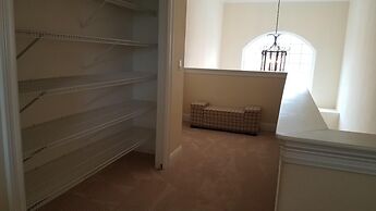 High Tide 7 Bedroom Apartment by BnD