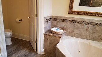 High Tide 7 Bedroom Apartment by BnD