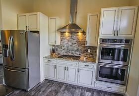 High Tide 7 Bedroom Apartment by BnD