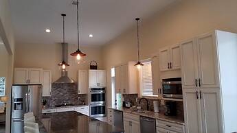 High Tide 7 Bedroom Apartment by BnD