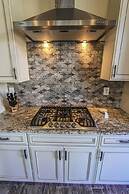 High Tide 7 Bedroom Apartment by BnD