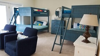 High Tide 7 Bedroom Apartment by BnD