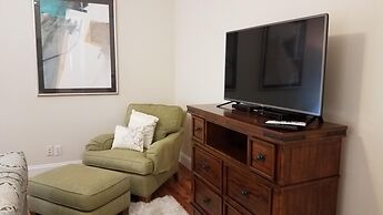 Anchor Down 6 Bedroom Apartment by BnD