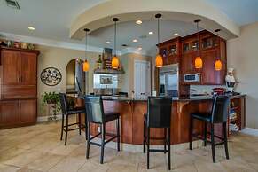 Anchor Down 6 Bedroom Apartment by BnD