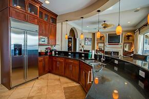 Anchor Down 6 Bedroom Apartment by BnD