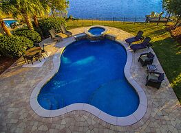 Anchor Down 6 Bedroom Apartment by BnD