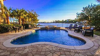 Anchor Down 6 Bedroom Apartment by BnD