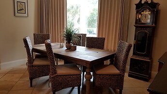 Anchor Down 6 Bedroom Apartment by BnD