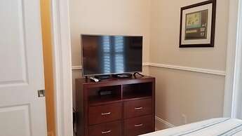 Anchor Down 6 Bedroom Apartment by BnD