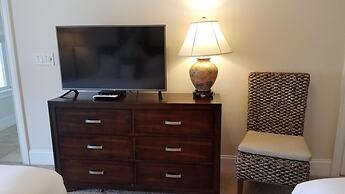 Anchor Down 6 Bedroom Apartment by BnD