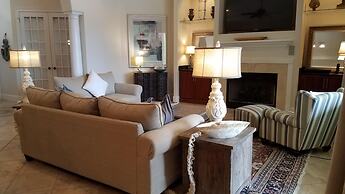 Anchor Down 6 Bedroom Apartment by BnD