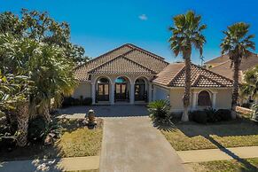 Anchor Down 6 Bedroom Apartment by BnD