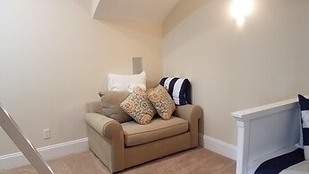 Anchor Down 6 Bedroom Apartment by BnD