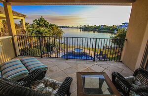 Anchor Down 6 Bedroom Apartment by BnD