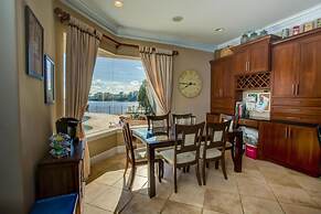 Anchor Down 6 Bedroom Apartment by BnD