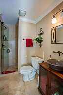 Anchor Down 6 Bedroom Apartment by BnD