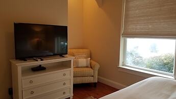 Anchor Down 6 Bedroom Apartment by BnD