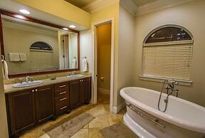 Anchor Down 6 Bedroom Apartment by BnD