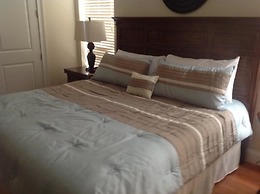 Anchor Down 6 Bedroom Apartment by BnD