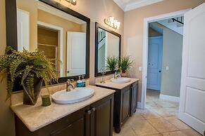 Anchor Down 6 Bedroom Apartment by BnD