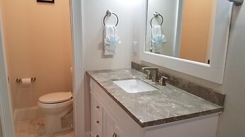 Anchor Down 6 Bedroom Apartment by BnD